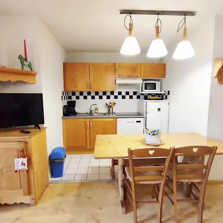 Le 102, T3 Pour 5 Personnes, Vue Montagne, Classe 2 Etoiles Nf, Parking, Piscine En Ete Bagneres-de-Luchon Exterior photo