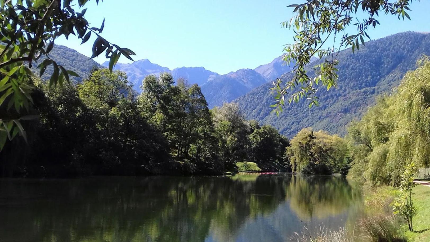 Le 102, T3 Pour 5 Personnes, Vue Montagne, Classe 2 Etoiles Nf, Parking, Piscine En Ete * Bagneres-de-Luchon